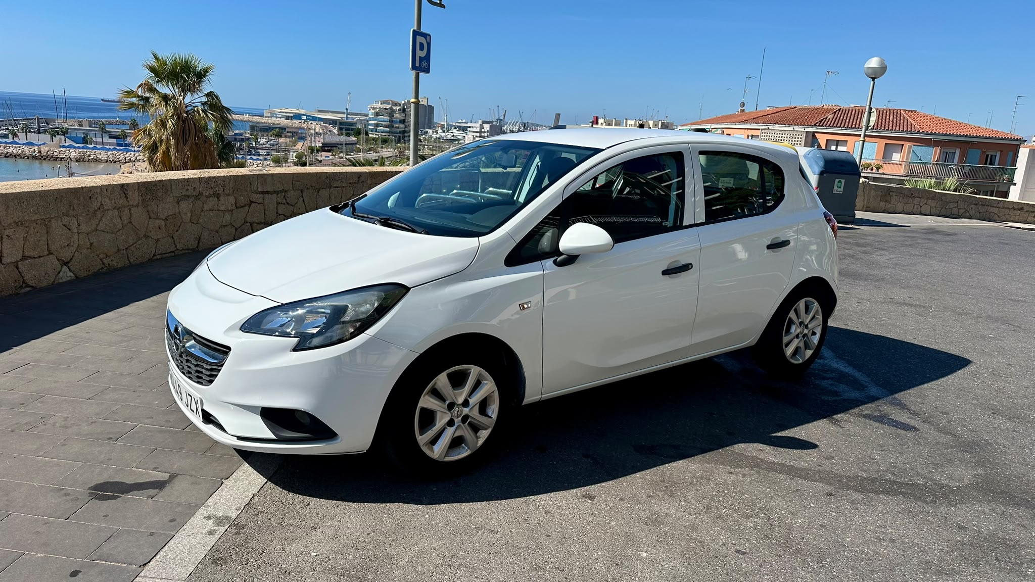 Opel Corsa 1.4 Expression blanco, vista exterior delantera lateral.